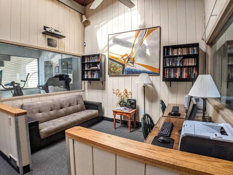 Cute Cedar Lodge Studio With Balcony & Lake Views! Laconia Exteriér fotografie